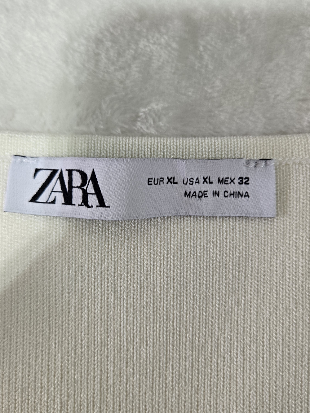 Zara Cream Button-Down Short Sleeve V-Neck Top - Picture 4 of 8